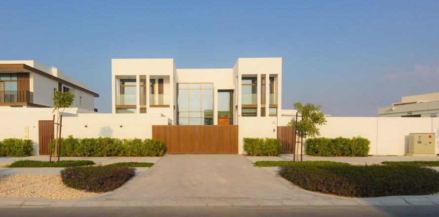 Commercial property in Abu Dhabi, UAE 5 bedrooms, 707 sq.m. № 384682