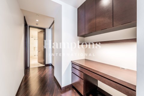 Huoneisto Burj Khalifa, Dubai, Arabiemiraatit 2 makuuhuonetta, 189.15050800 m2 № 651466 - kuva 16