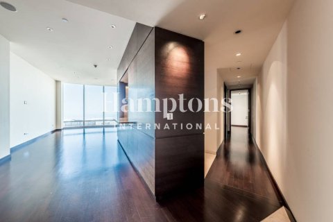 Huoneisto Burj Khalifa, Dubai, Arabiemiraatit 2 makuuhuonetta, 189.15050800 m2 № 651466 - kuva 2