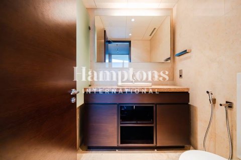 Huoneisto Burj Khalifa, Dubai, Arabiemiraatit 3 makuuhuonetta, 216.73526676 m2 № 651464 - kuva 6