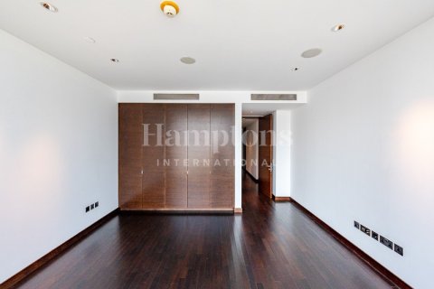 Apartament në Burj Khalifa, Dubai, Emiratet e Bashkuara Arabe 3 dhoma gjumi, 216.73526676 m2. № 651464 - Foto 28