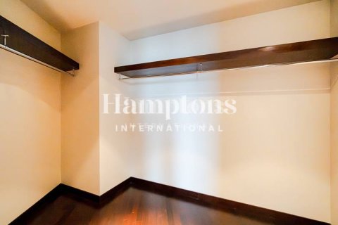 Huoneisto Burj Khalifa, Dubai, Arabiemiraatit 3 makuuhuonetta, 216.73526676 m2 № 651464 - kuva 7