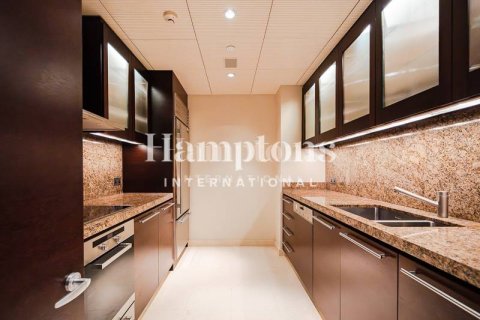 Huoneisto Burj Khalifa, Dubai, Arabiemiraatit 3 makuuhuonetta, 216.73526676 m2 № 651464 - kuva 16