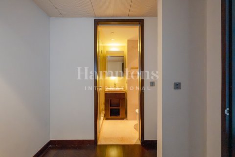 Apartament në Burj Khalifa, Dubai, Emiratet e Bashkuara Arabe 3 dhoma gjumi, 216.73526676 m2. № 651464 - Foto 17