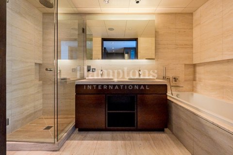 Apartament në Burj Khalifa, Dubai, Emiratet e Bashkuara Arabe 3 dhoma gjumi, 216.73526676 m2. № 651464 - Foto 15