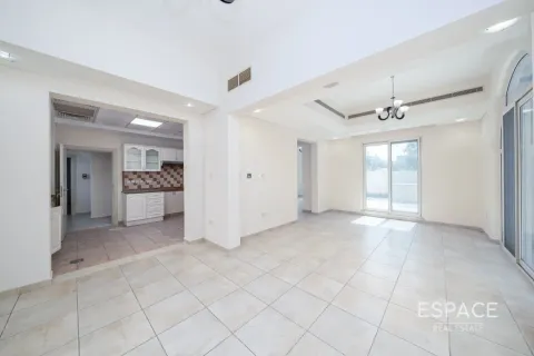 Villa te koop in Dubai Sports City, Dubai, VAE 4 slaapkamers, 350 vr.m., nr 649542 - foto 4