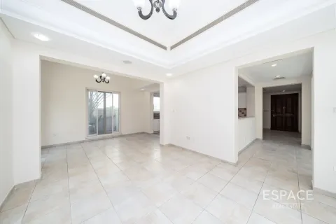Villa te koop in Dubai Sports City, Dubai, VAE 4 slaapkamers, 350 vr.m., nr 649542 - foto 3