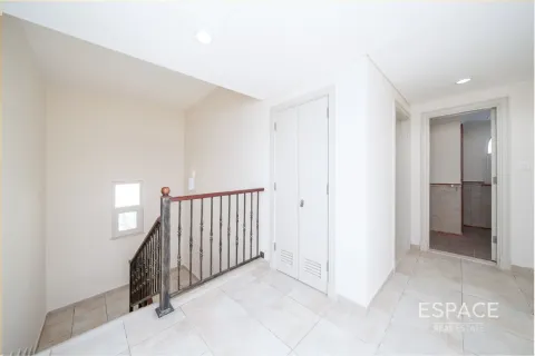 Villa te koop in Dubai Sports City, Dubai, VAE 4 slaapkamers, 350 vr.m., nr 649542 - foto 8