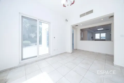 Villa te koop in Dubai Sports City, Dubai, VAE 4 slaapkamers, 350 vr.m., nr 649542 - foto 9