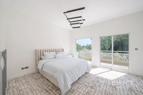Villa til salg i Meadows, Dubai, UAE 4 soveværelser, 332 kvm № 649546 - foto 15