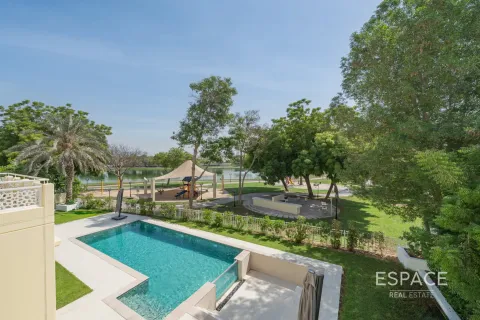 Villa til salg i Meadows, Dubai, UAE 4 soveværelser, 332 kvm № 649546 - foto 1