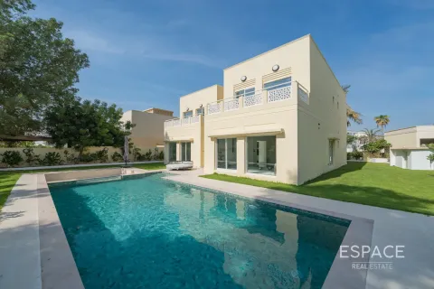 Villa til salg i Meadows, Dubai, UAE 4 soveværelser, 332 kvm № 649546 - foto 3