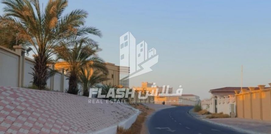 Vilë në Al Dhait, Ras Al Khaimah, Emiratet e Bashkuara Arabe 10 dhoma gjumi, 1466.5 m2. № 611632
