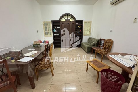 Vilë në Al Dhait, Ras Al Khaimah, Emiratet e Bashkuara Arabe 10 dhoma gjumi, 1466.5 m2. № 611632 - Foto 8