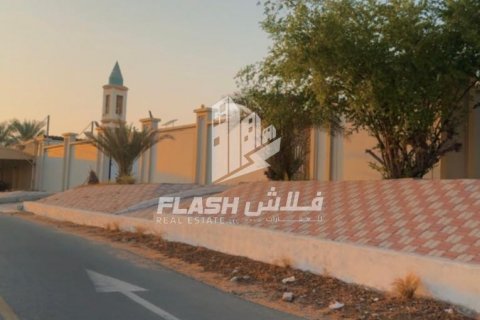 Vilë në Al Dhait, Ras Al Khaimah, Emiratet e Bashkuara Arabe 10 dhoma gjumi, 1466.5 m2. № 611632 - Foto 2