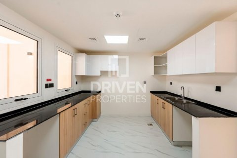 Vila v Dubai Land, SAE 4 ložnice, 326 m² Č.: 602287 - fotografie 8