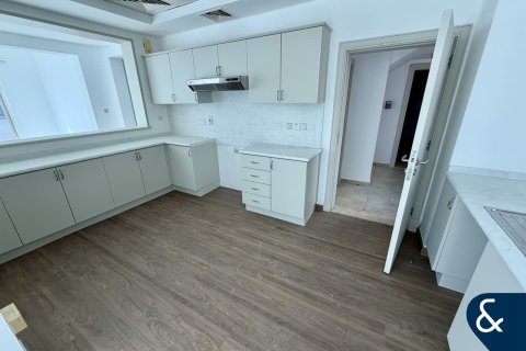 Villa itt: Dubai Sports City, Dubai, EAE, 4 hálószoba, 297 m², azonosító: 671455 - fénykép 7