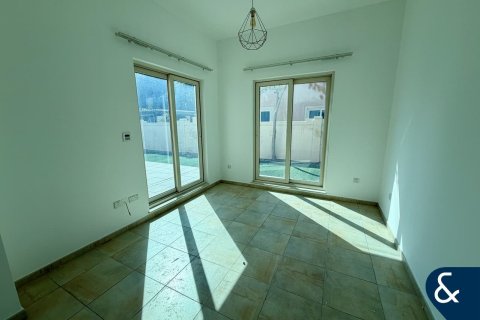 Villa itt: Dubai Sports City, Dubai, EAE, 4 hálószoba, 297 m², azonosító: 671455 - fénykép 18
