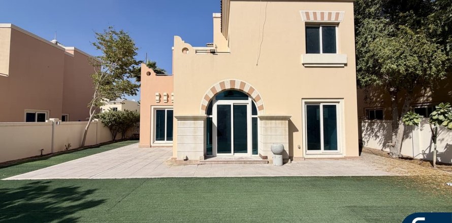 Villa itt: Dubai Sports City, Dubai, EAE, 4 hálószoba, 297 m², azonosító: 671455