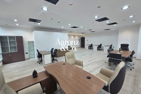 Office in Business Bay, Dubai, UAE 108 sq.m. № 693680 - photo 3