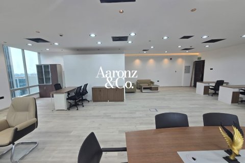 Office in Business Bay, Dubai, UAE 108 sq.m. № 693680 - photo 2