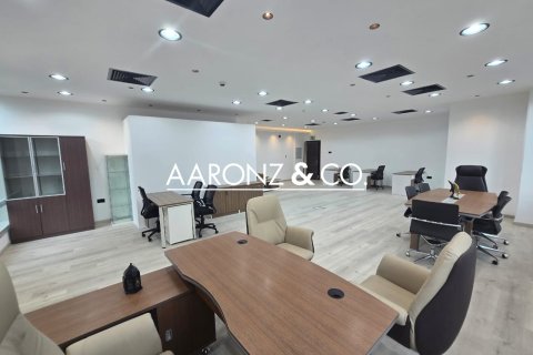 Üürile anda kontor asukohaga Business Bay, Dubai, AÜE: 108 m² Nr 693680 - pilt 3