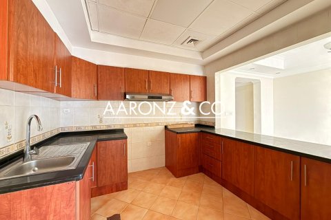 Jumeirah Lake Towers, Dubai, UAE의 임대용 아파트 침실 2개, 110제곱미터 번호 693685 - 사진 11