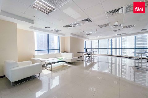 Zyrë në Dubai, Emiratet e Bashkuara Arabe 84.1 m2. № 655905 - Foto 1