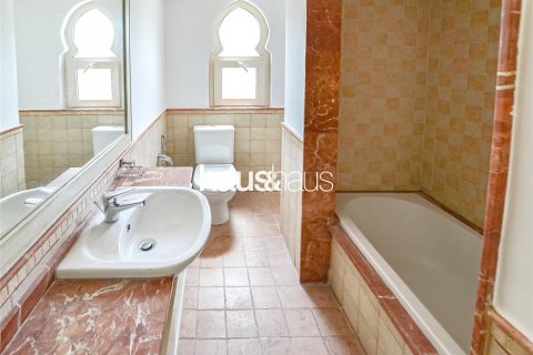Řadový dům v Dubai Sports City, SAE 4 ložnice, 297 m² Č.: 625301 - fotografie 9