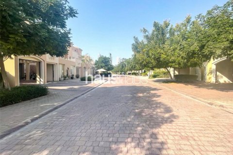 Řadový dům v Dubai Sports City, SAE 4 ložnice, 297 m² Č.: 625301 - fotografie 10