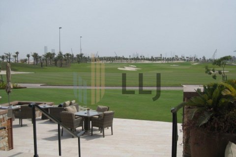 Üürile anda villa on the Saadiyat Island, Abu Dhabi, AÜE: 4 magamistoaga, 482.3 m² Nr 571721 - pilt 1