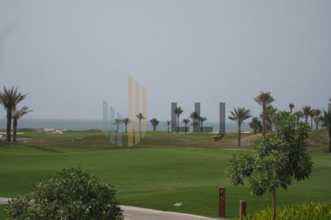 Üürile anda villa on the Saadiyat Island, Abu Dhabi, AÜE: 4 magamistoaga, 482.3 m² Nr 571721 - pilt 2