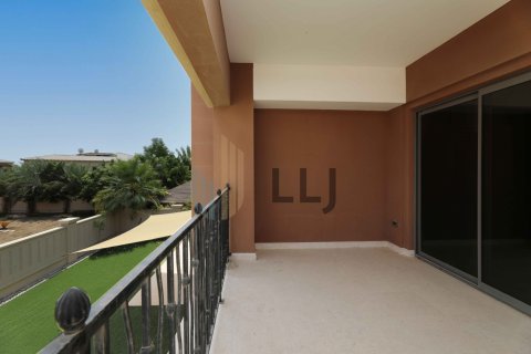 Üürile anda villa on the Saadiyat Island, Abu Dhabi, AÜE: 4 magamistoaga, 482.3 m² Nr 571721 - pilt 3
