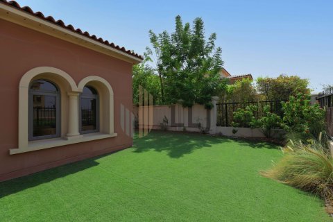 Üürile anda villa on the Saadiyat Island, Abu Dhabi, AÜE: 4 magamistoaga, 482.3 m² Nr 571721 - pilt 4