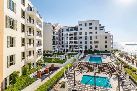 Apartment in Jumeirah, Dubai, UAE 3 bedrooms, 192 sq.m. № 602895 - photo 18