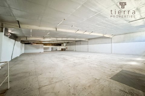 Warehouse in Al Qusais, Dubai, UAE 1672.2 sq.m. № 571568 - photo 1