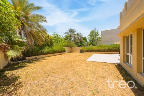 Villa till försäljning i Meadows, Dubai, UAE 5 sovrum, 353.5 kvm Nr. 733915 - fotografi 9
