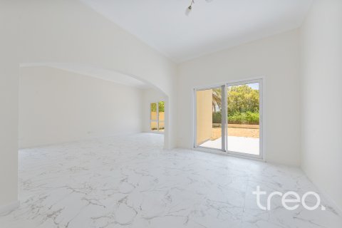 Villa till försäljning i Meadows, Dubai, UAE 5 sovrum, 353.5 kvm Nr. 733915 - fotografi 4
