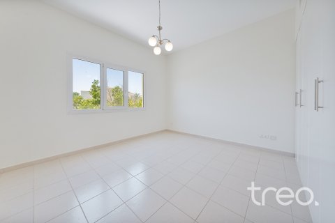 Villa till försäljning i Meadows, Dubai, UAE 5 sovrum, 353.5 kvm Nr. 733915 - fotografi 17