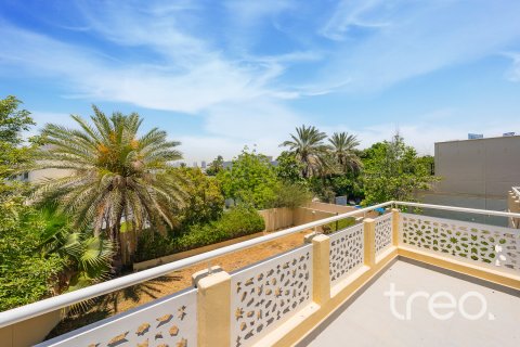 Villa till försäljning i Meadows, Dubai, UAE 5 sovrum, 353.5 kvm Nr. 733915 - fotografi 13