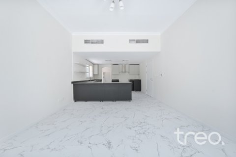 Villa till försäljning i Meadows, Dubai, UAE 5 sovrum, 353.5 kvm Nr. 733915 - fotografi 8