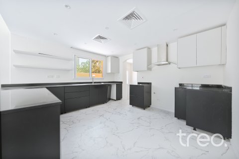 Villa till försäljning i Meadows, Dubai, UAE 5 sovrum, 353.5 kvm Nr. 733915 - fotografi 6