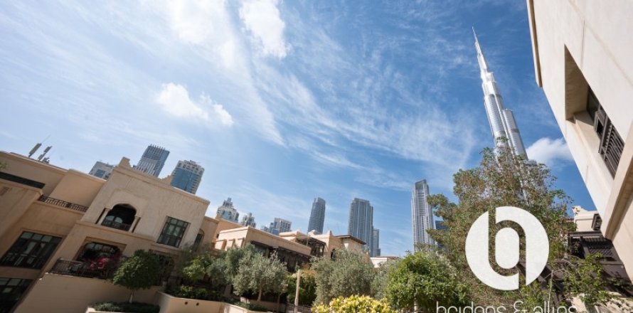 דירה ב Old Town, Dubai, איחוד האמירויות 2 חדרי שינה, 179 מ"ר מספר 697447