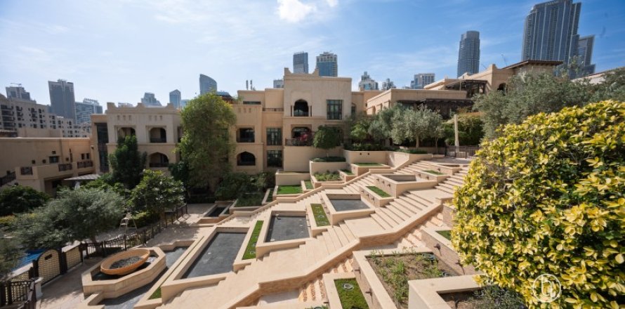 Apartamento en Old Town, Dubai, EAU 2 dormitorios, 179 m² № 697447