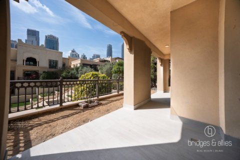 Apartamento en alquiler en Old Town, Dubai, EAU 2 dormitorios, 179 m2 № 697447 - foto 16