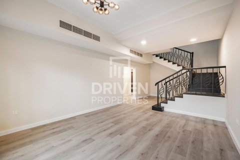 ویلا در Al Barsha، Dubai ، امارات متحده عربی 4 خوابه ، 339 متر مربع.  شماره 684616