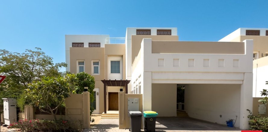 Villa in Dubai, UAE 5 bedrooms, 579 sq.m. № 719486