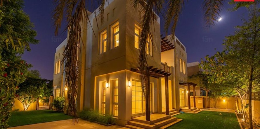 Vila v Dubai, SAE 5 spální, 579 m2 č. 719486