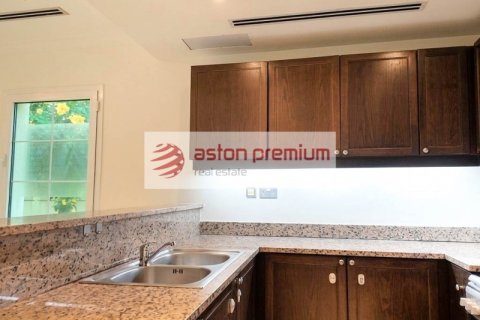 Villa sa Jumeirah Village Triangle, Dubai, UAE 2 silid-tulugan, 634 sq.m. № 718090 - larawan 8