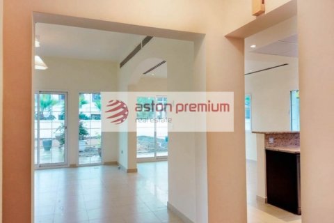 Villa sa Jumeirah Village Triangle, Dubai, UAE 2 silid-tulugan, 634 sq.m. № 718090 - larawan 6